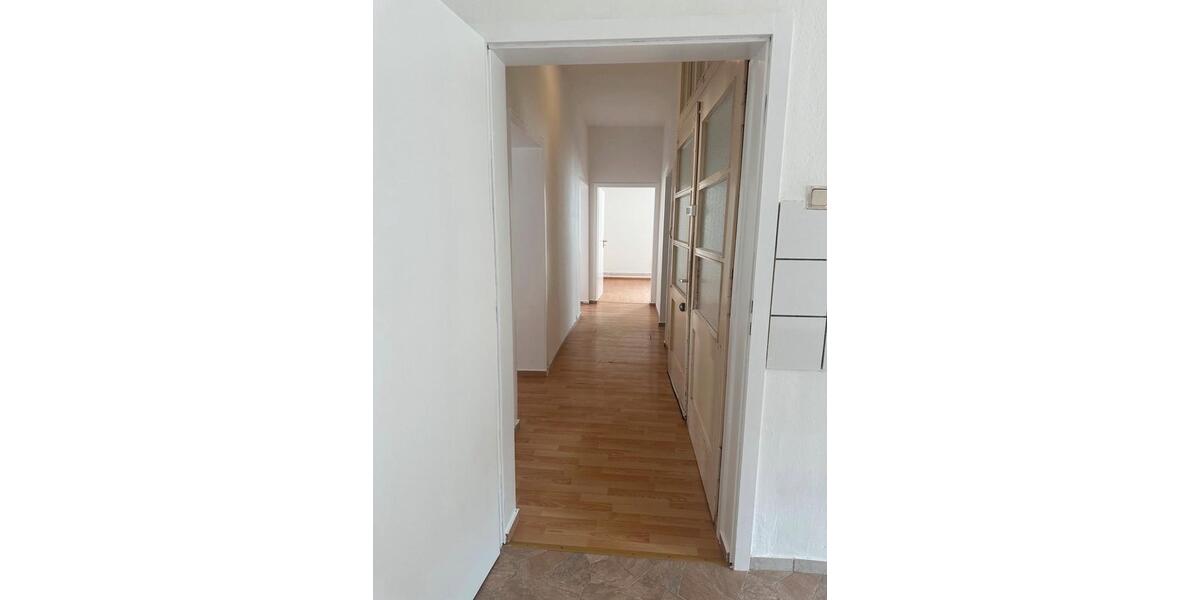 Etagenwohnung Neunkirchen - 4 Zimmer, 127 m&sup2;, 900&euro; | Angebot:27640171