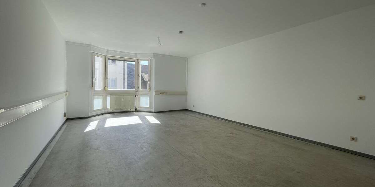 Etagenwohnung Wiesbaden Biebrich - 4 Zimmer, 143 m&sup2;, 1.400&euro; | Angebot:27658308