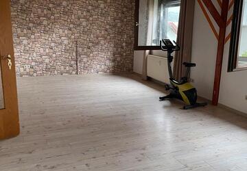Wohnung Dermbach - 4 Zimmer, 120 m&sup2;, 1.100&euro; | Angebot:27638021
