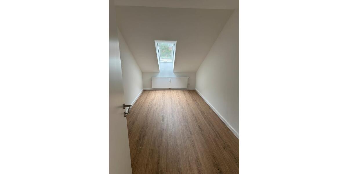 Dachgeschoßwohnung Flensburg - 4 Zimmer, 77 m&sup2;, 1.199&euro; | Angebot:27637272