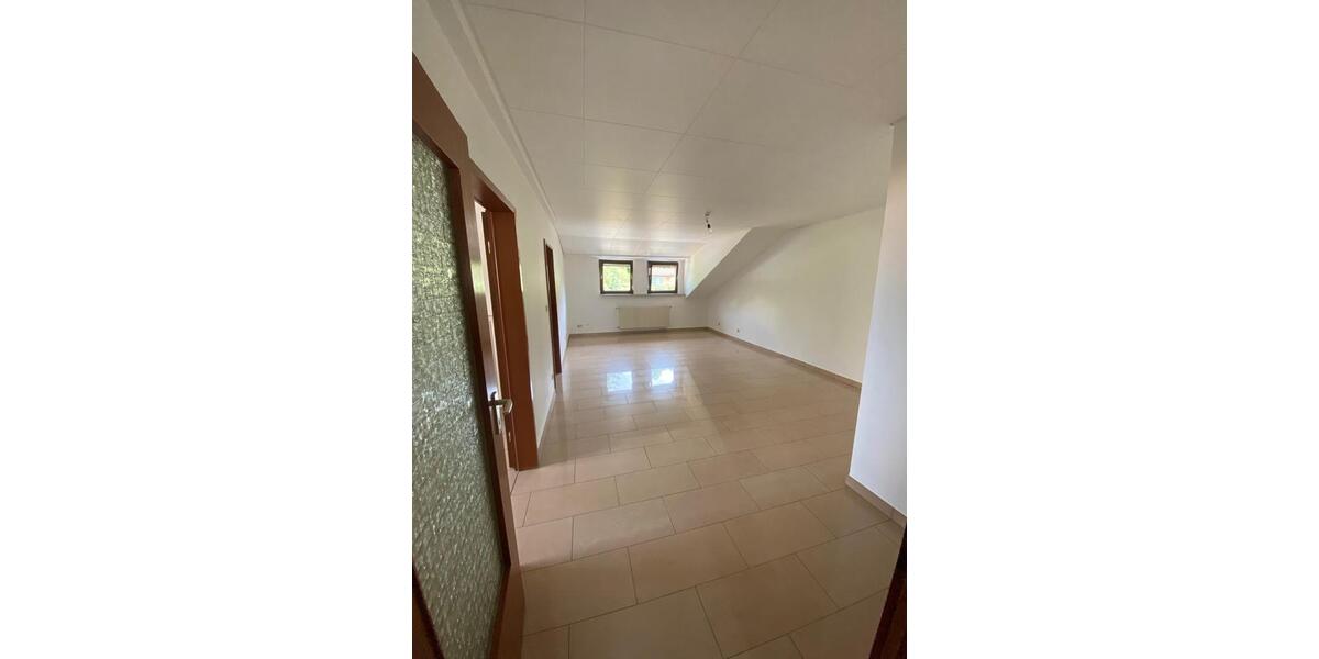 Dachgeschoßwohnung Völklingen - 4 Zimmer, 85 m&sup2;, 550&euro; | Angebot:27637625