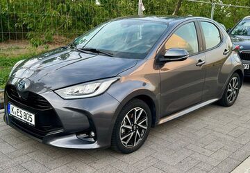 Toyota Yaris 29.000 km 17.500 &euro; Köln 51145