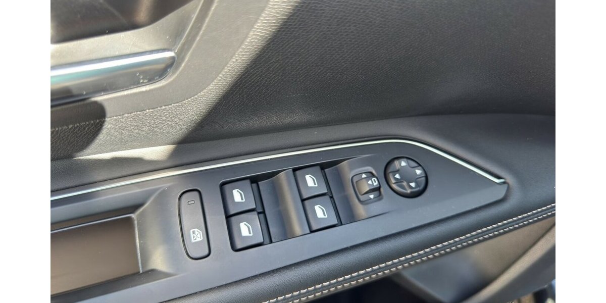 Peugeot 5008 GT Automatik *7-Sitze/Navi/SHZG/LED/T.Winkel/ 23.446 km 22.980 &euro; Bamberg 96052