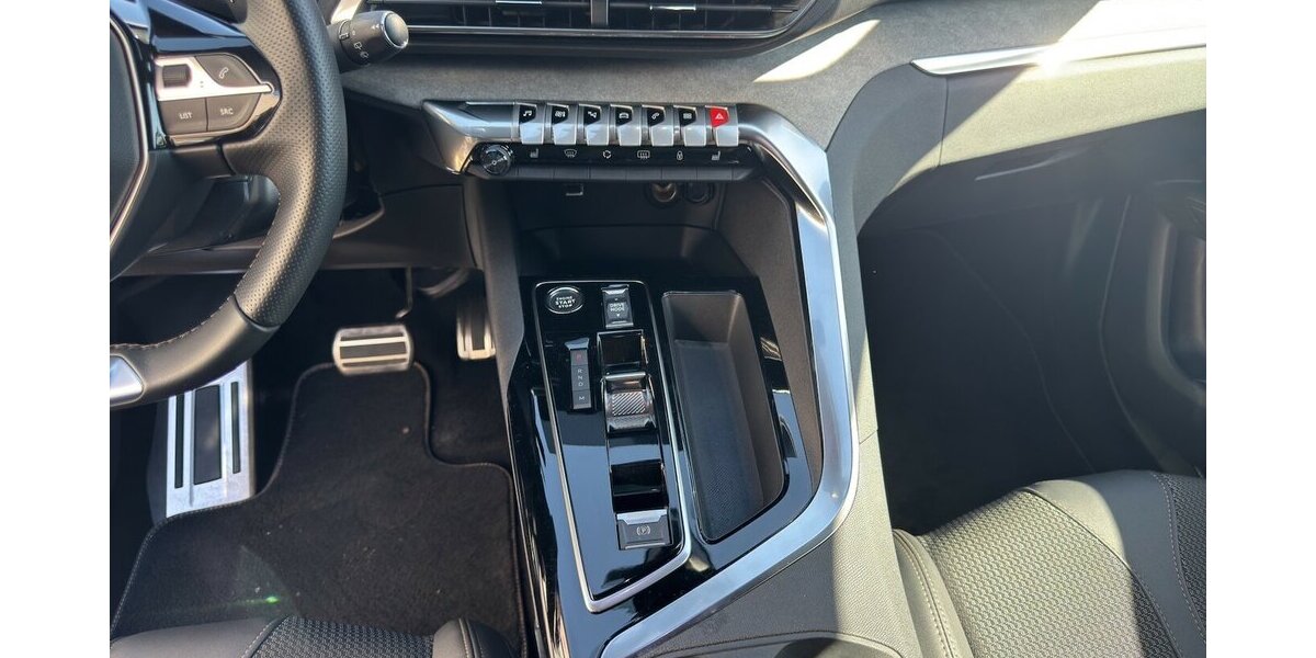 Peugeot 5008 GT Automatik *7-Sitze/Navi/SHZG/LED/T.Winkel/ 23.446 km 22.980 &euro; Bamberg 96052