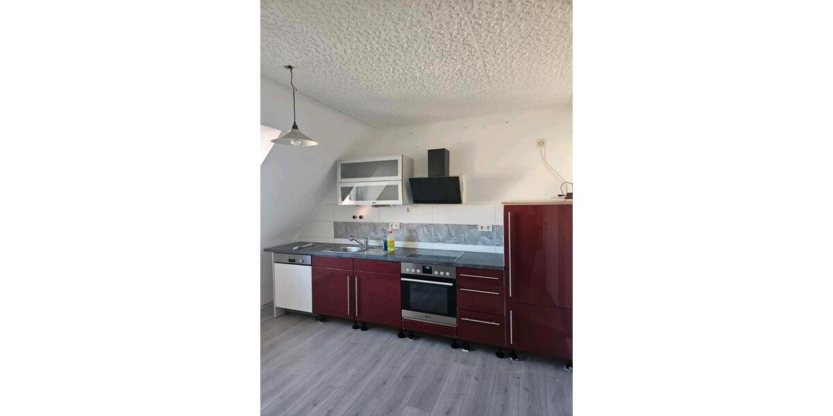 Dachgeschoßwohnung Völklingen - 4 Zimmer, 85 m&sup2;, 600&euro; | Angebot:27637599