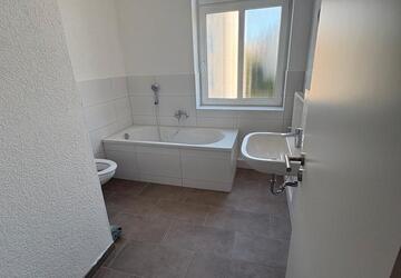 Wohnung Gera - 4 Zimmer, 135 m&sup2;, 1.000&euro; | Angebot:27638183