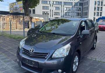 Toyota Verso 280.000 km 3.399 &euro; Nürnberg 90431