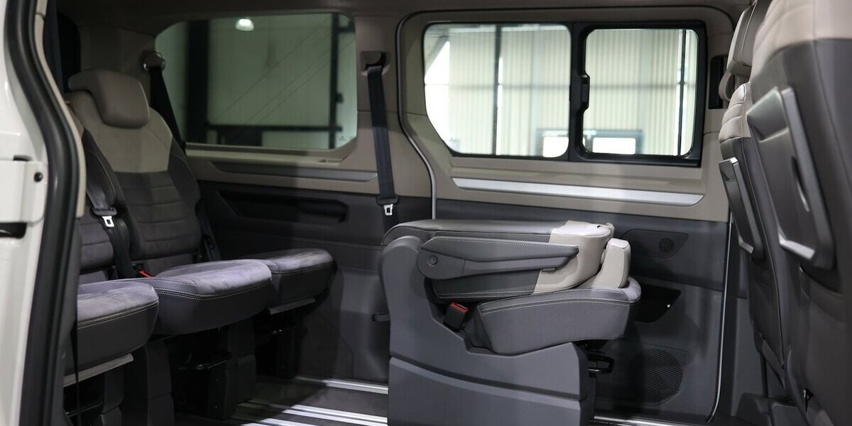VW T7 Multivan TSI DSG LANG EDITION WHITE & BLACK 22.000 km 56.444 &euro; Hamm 59077
