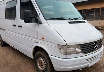 Mercedes-Benz Sprinter 186.776 km 5.800 &euro; Berlin 13629