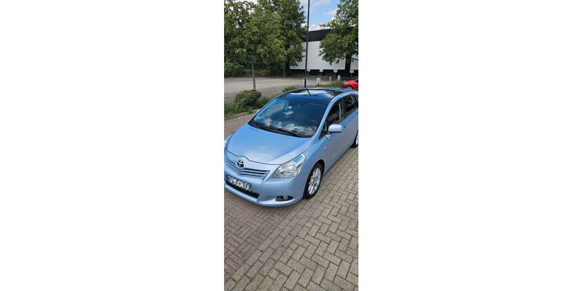 Toyota Verso 208.000 km 5.300 &euro; Salzgitter 38259
