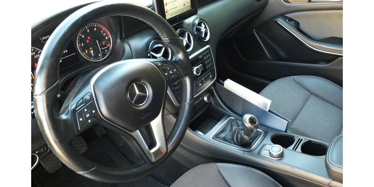 Mercedes-Benz A 180 WM26:STYLE NAVI SHZ MFL LMF TEILLEDER alle I 92.145 km 11.198 &euro; Köln 50858