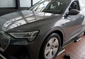 Audi e-tron 77.257 km 31.759 &euro; Hamm 59067