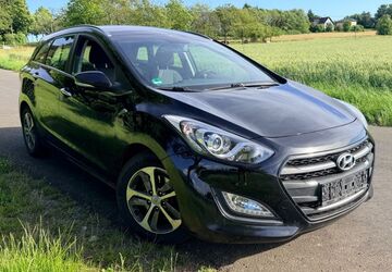 Hyundai i30 97.646 km 8.700 &euro; NÖRTERSHAUSEN 56283