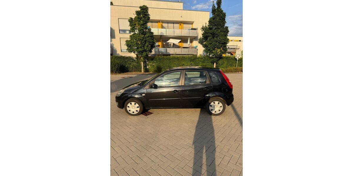 Ford Fiesta 141.000 km 2.400 &euro; Köln 51061