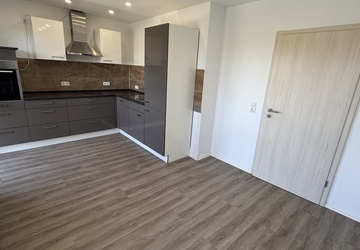 4 Raum Dachgeschoss Wohnung mit Einbauküche, Waschmaschine und Balkon! - Wohnung Gera Zwötzen | Angebot:27656434