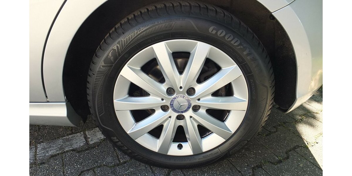 Mercedes-Benz A 180 WM26:STYLE NAVI SHZ MFL LMF TEILLEDER alle I 92.145 km 11.198 &euro; Köln 50858