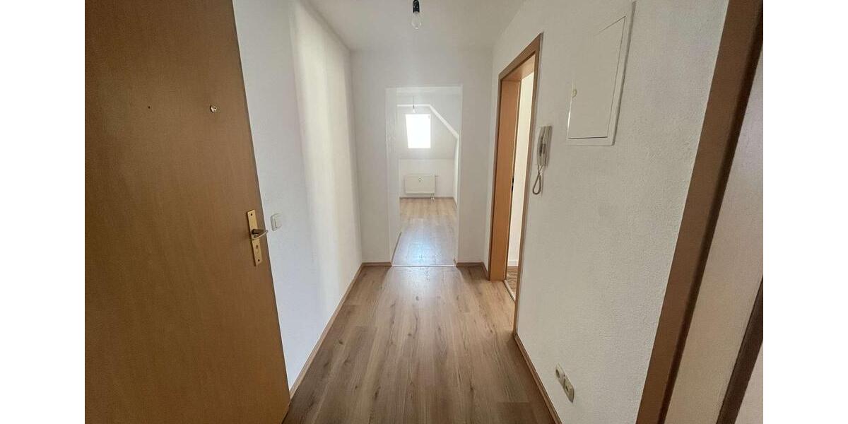 Dachgeschoßwohnung Reichenbach im Vogtland - 4 Zimmer, 77 m&sup2;, 380&euro; | Angebot:26168702