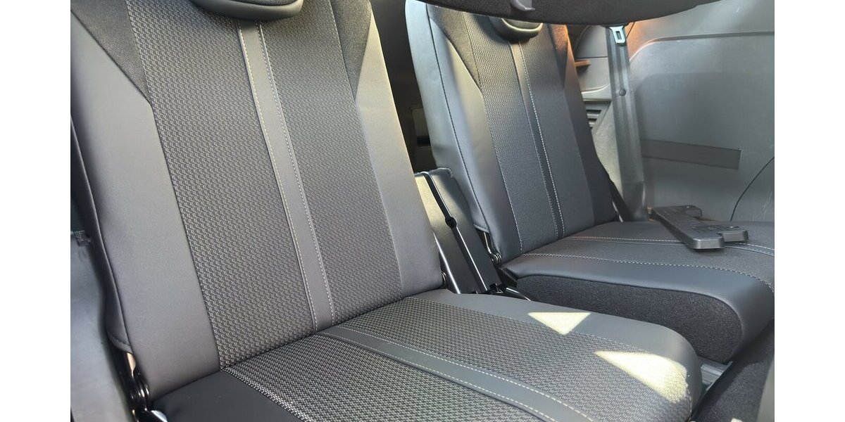 Peugeot 5008 GT Automatik *7-Sitze/Navi/SHZG/LED/T.Winkel/ 23.446 km 22.980 &euro; Bamberg 96052