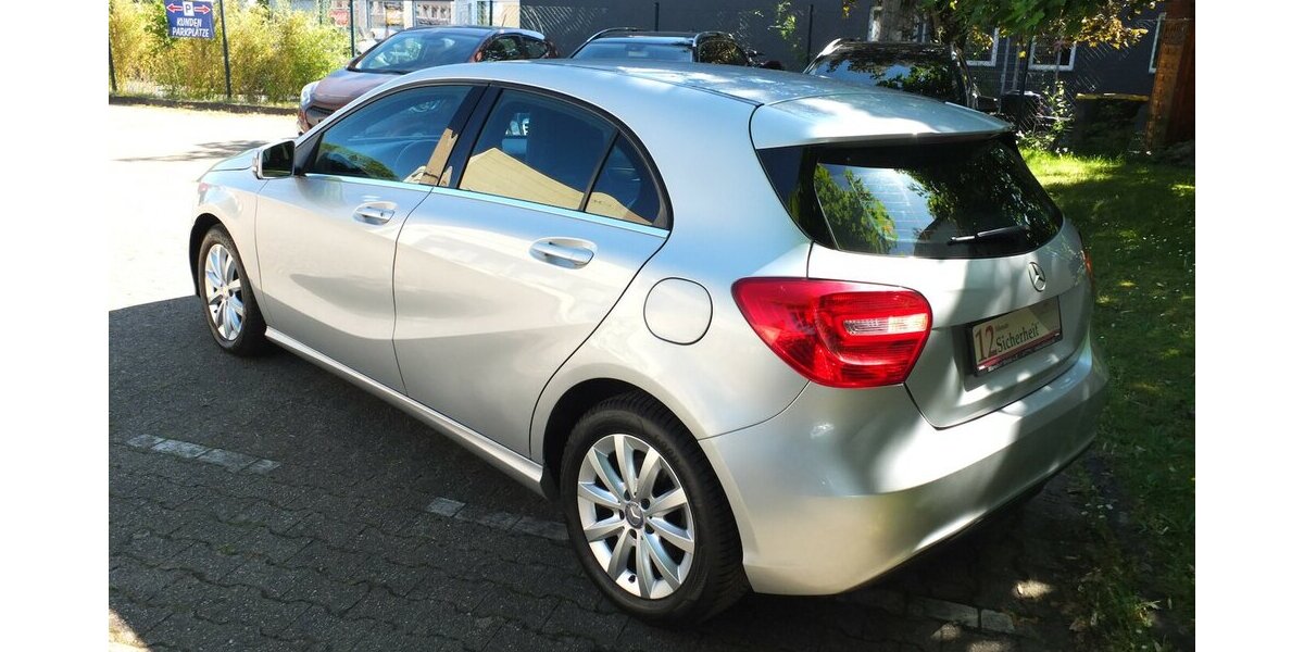 Mercedes-Benz A 180 WM26:STYLE NAVI SHZ MFL LMF TEILLEDER alle I 92.145 km 11.198 &euro; Köln 50858