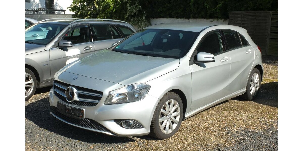 Mercedes-Benz A 180 WM26:STYLE NAVI SHZ MFL LMF TEILLEDER alle I 92.145 km 11.198 &euro; Köln 50858