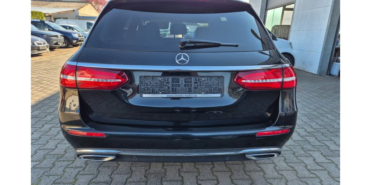 Mercedes-Benz E 400 d T 4M Standheizung, Rückfahrkamera, AHK, Co 203.000 km 17.990 &euro; Rodgau 63110