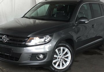 VW Tiguan WM26:LIFE NAVI AHK PARKPILOT SHZ BLUETOOTH 124.710 km 11.904 &euro; Köln 50858
