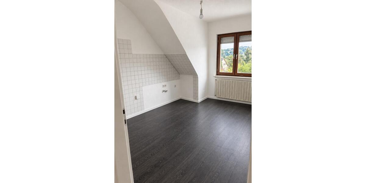 Dachgeschoßwohnung Saarbrücken Dudweiler - 4 Zimmer, 88 m&sup2;, 700&euro; | Angebot:27637527