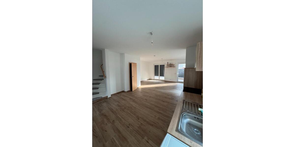 Etagenwohnung Berlin Marzahn-Hellersdorf - 4 Zimmer, 300 m&sup2;, 1.900&euro; | Angebot:27651912