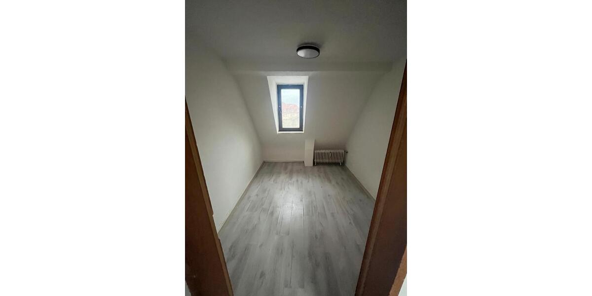 Dachgeschoßwohnung Völklingen - 4 Zimmer, 80 m&sup2;, 500&euro; | Angebot:27637511