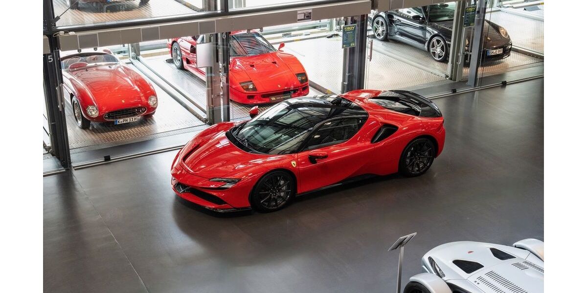 Ferrari SF90 1.650 km 409.000 &euro; Köln 50829