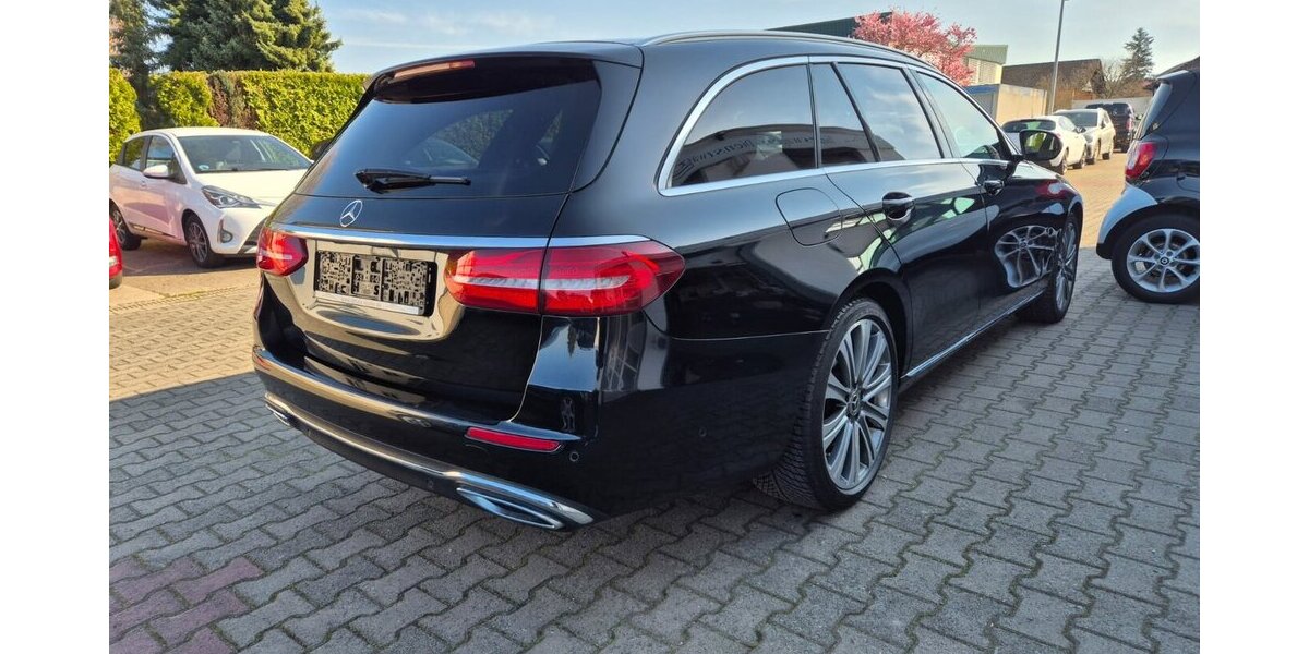Mercedes-Benz E 400 d T 4M Standheizung, Rückfahrkamera, AHK, Co 203.000 km 17.990 &euro; Rodgau 63110