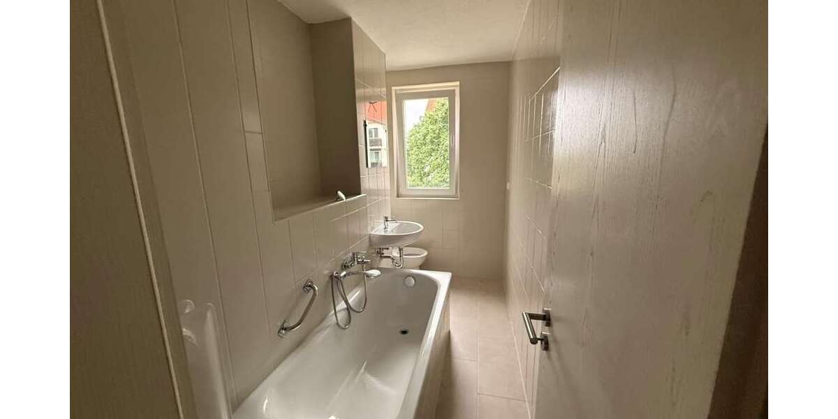 Etagenwohnung Leuna - 3 Zimmer, 59 m&sup2;, 360&euro; | Angebot:27291172