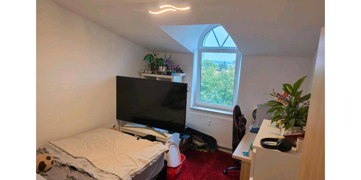Dachgeschoßwohnung Schwerin - 4 Zimmer, 120 m&sup2;, 560&euro; | Angebot:27639944